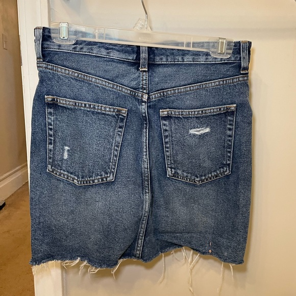 Distressed H&M jean skirt - Picture 2 of 2